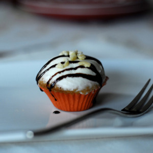 Gingerbread cupcakes with meringue icing