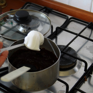 Preparazione della mousse al cioccolato