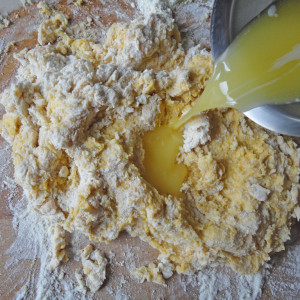 Agregar la mantequilla derretida