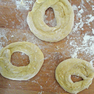 Arrange the doughnuts on a floured surface