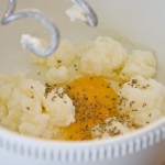 Unire le uova e i semi di anice