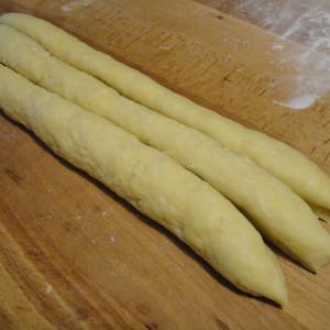 Diviser la pâte en trois parties égales