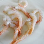 Peel and devein shrimps. 