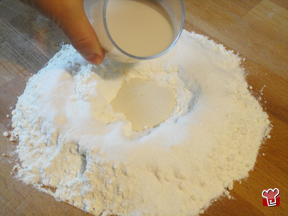 Mix the flour with the yeast