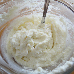 Mix the ricotta and icing sugar