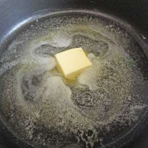 Die Butter schmelzen