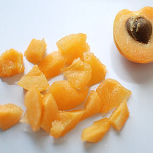 Cut the apricots