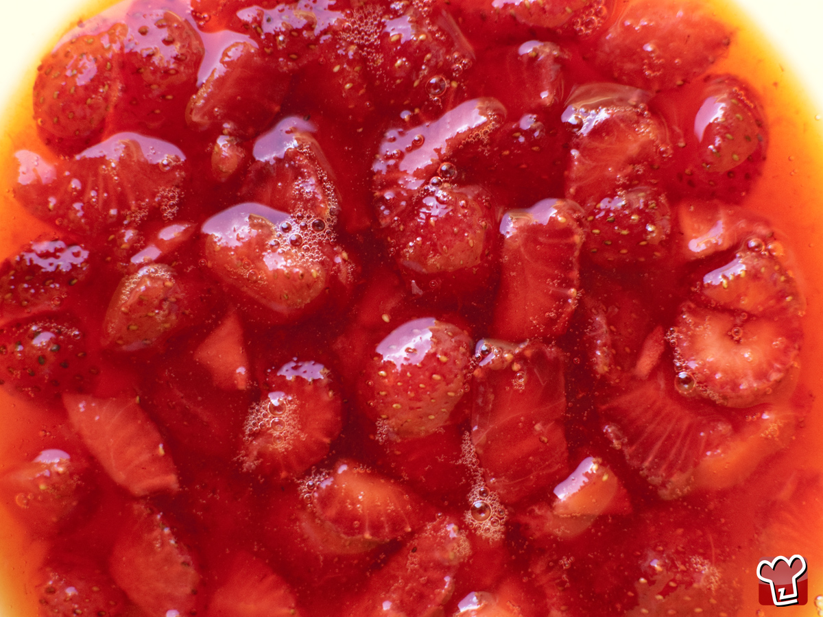 Marinieren Sie die Erdbeeren