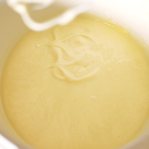 Create la crema al formaggio