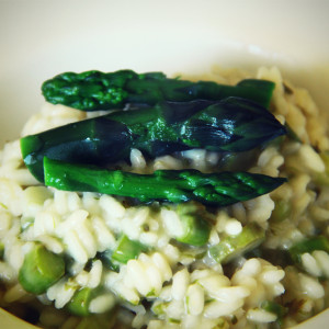 Asparagus and wild hops risotto