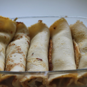 Stuff the crepes and arrange them on the baking tray